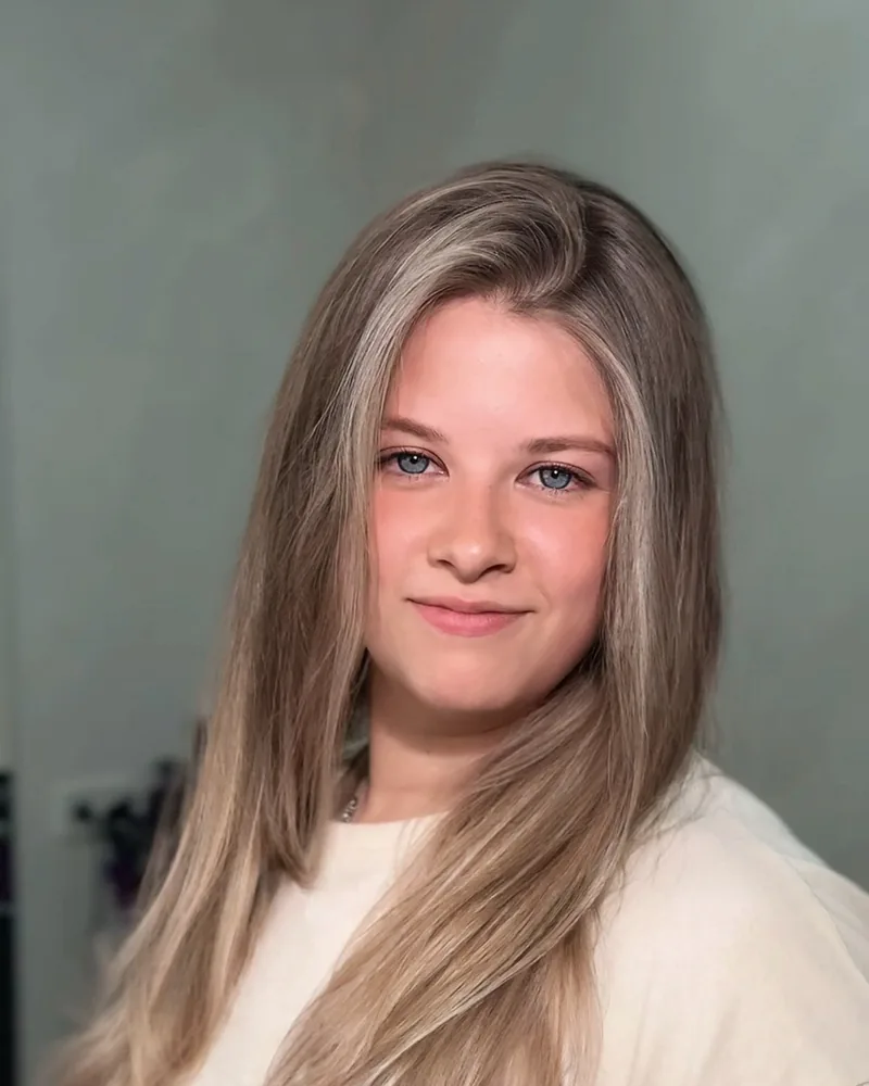 Окрашивание из тёплого отросшего русого в холодный блонд — после